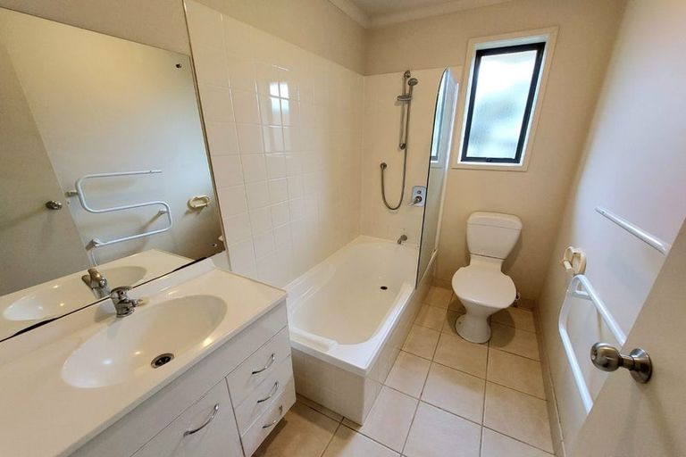Photo of property in 9 Kanuka Way, Albany, Auckland, 0632