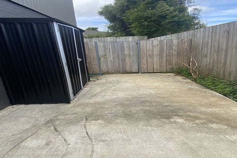 Photo of property in 24 Otaimako Place, Mangere, Auckland, 2022
