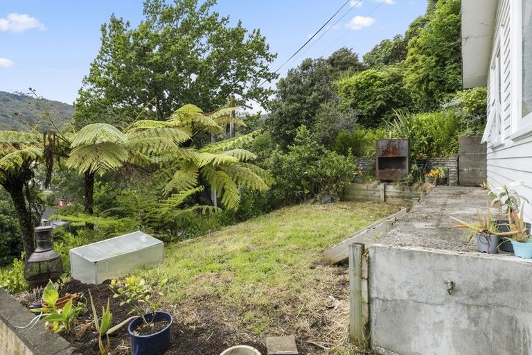 Photo of property in 27 Kopara Grove, Stokes Valley, Lower Hutt, 5019
