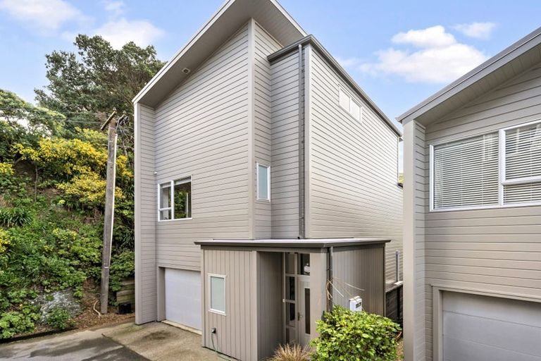 Photo of property in 5/3 Severn Street, Island Bay, Wellington, 6023