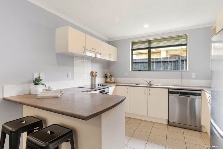 Photo of property in 7 Kathleen Reece Place, Waiuku, 2123