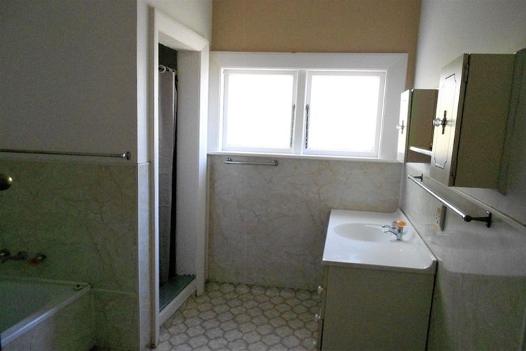 Photo of property in 110 Rattray Street, Riccarton, Christchurch, 8041