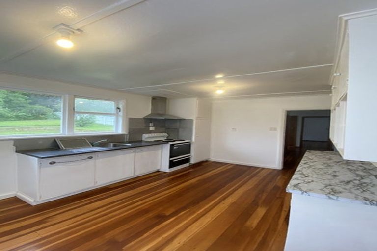 Photo of property in 60 Tremewan Street, Tawa, Wellington, 5028
