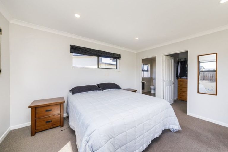 Photo of property in 8 Trump Place, Kelvin Grove, Palmerston North, 4414