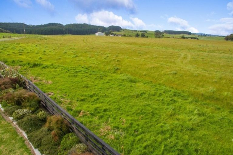 Photo of property in 413a Baylys Coast Road, Dargaville, 0377