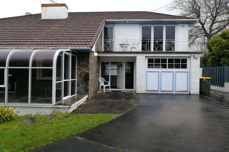 Photo of property in 21 Lyndhurst Road, Te Atatu South, Auckland, 0610