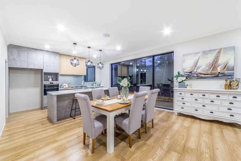 Photo of property in 27a Royal View Road, Te Atatu South, Auckland, 0610