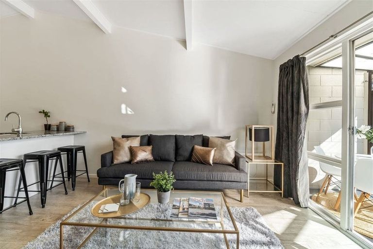 Photo of property in 2/32 Abberley Crescent, St Albans, Christchurch, 8014