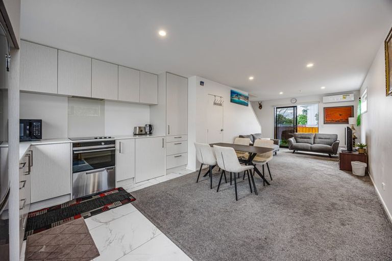 Photo of property in 1/6 St Leonards Road, Kelston, Auckland, 0602