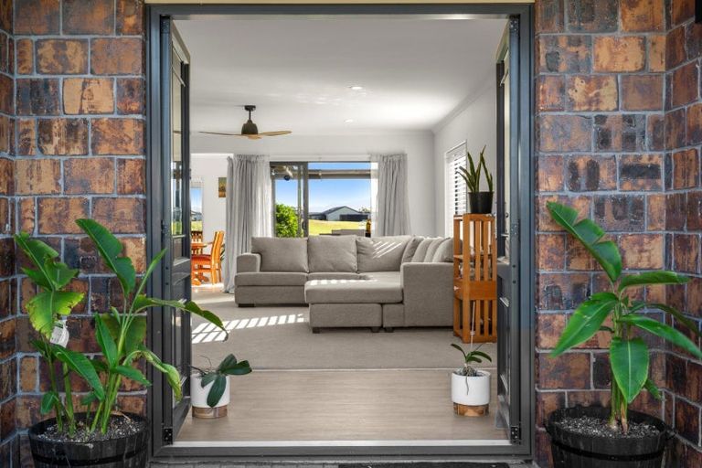 Photo of property in 21 Nicole Place, Papamoa Beach, Papamoa, 3118