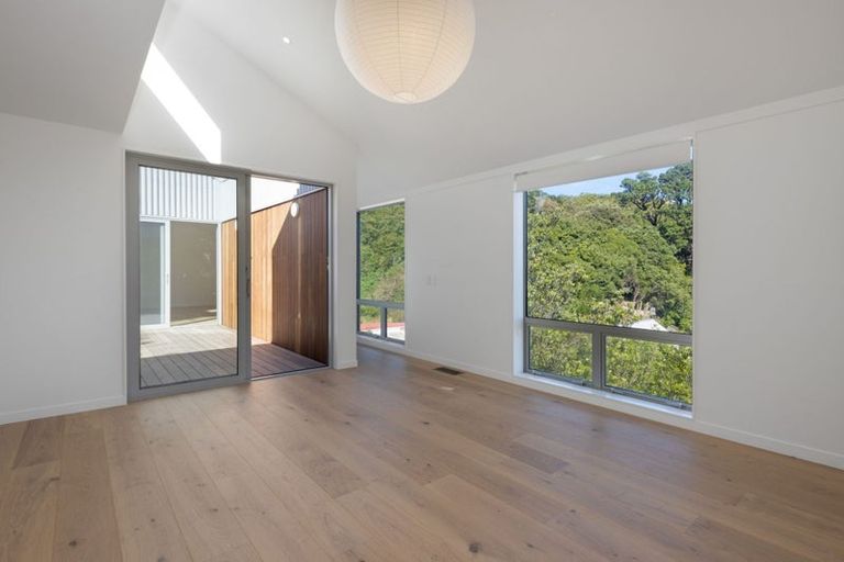 Photo of property in 129 Houghton Bay Road, Houghton Bay, Wellington, 6023