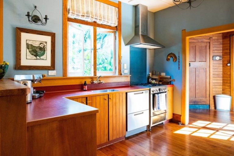Photo of property in 21 Coleman Terrace, Bluff Hill, Napier, 4110