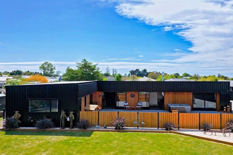 Photo of property in 8 Eric Batchelor Place, Waimate, 7924