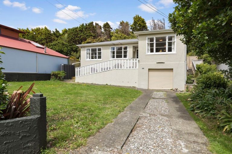 Photo of property in 36 Miles Crescent, Newlands, Wellington, 6037