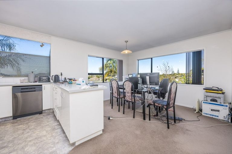 Photo of property in 6 Milwaukee Place, Glendene, Auckland, 0602