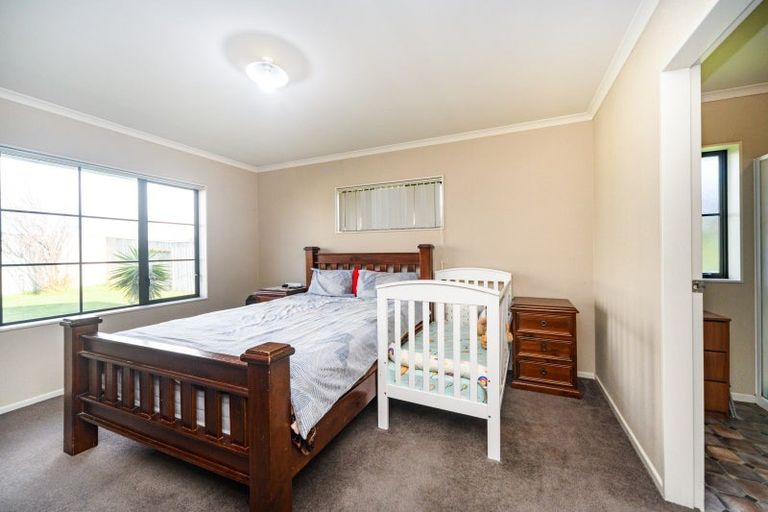 Photo of property in 34 Geneva Terrace, Kelvin Grove, Palmerston North, 4414
