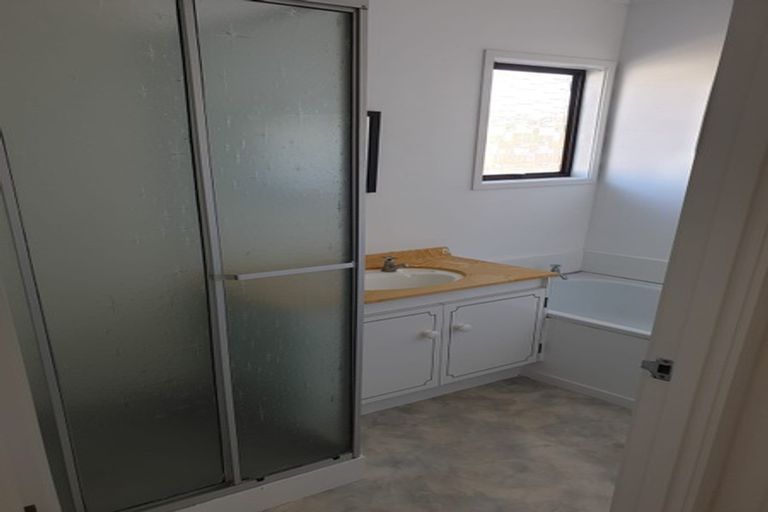 Photo of property in 2/8 Mayville Avenue, New Lynn, Auckland, 0600