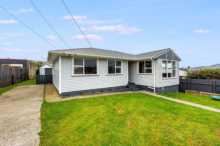 Photo of property in 100 Castor Crescent, Cannons Creek, Porirua, 5024