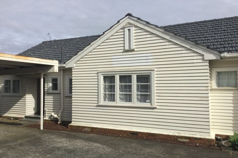 Photo of property in 2/14 Great South Road, Manurewa, Auckland, 2102