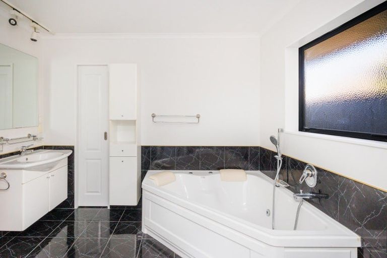 Photo of property in 31-33 Oak Crescent, Ashhurst, 4810