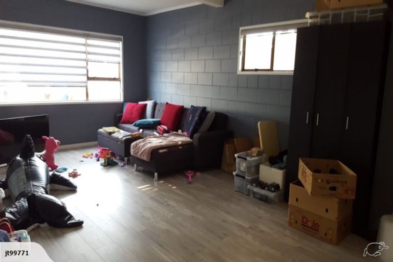 Photo of property in 110 Lauderdale Road, Birkdale, Auckland, 0626