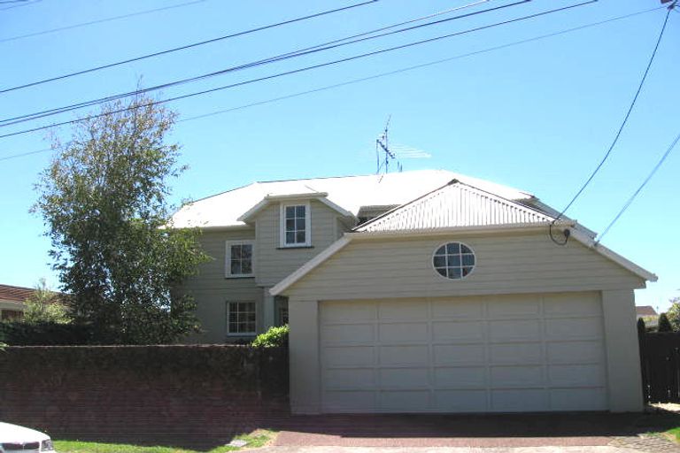 Photo of property in 1/4 Stratford Avenue, Milford, Auckland, 0620