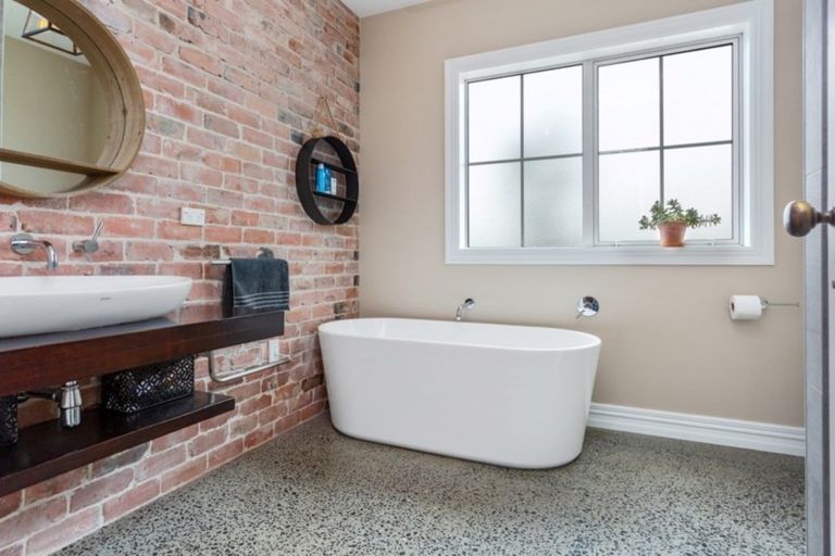 Photo of property in 121 Saint Kilda Road, Cambridge, 3434