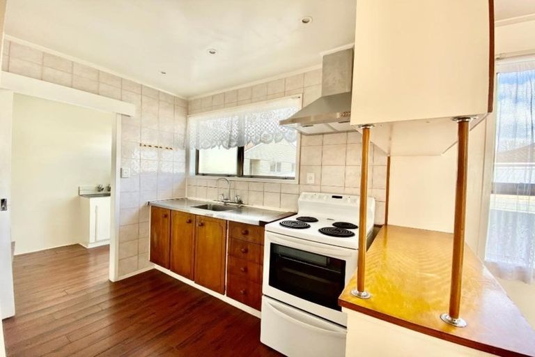 Photo of property in 41 Sharland Avenue, Manurewa, Auckland, 2102