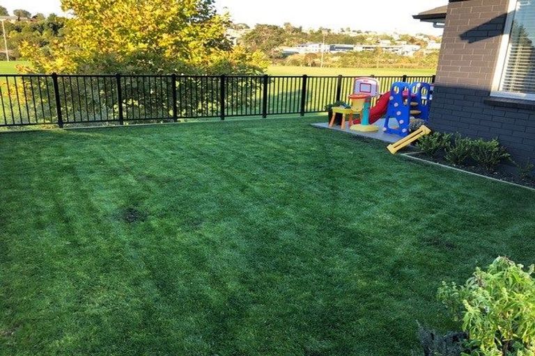 Photo of property in 3 Pae Moana Place, Stanmore Bay, Whangaparaoa, 0932