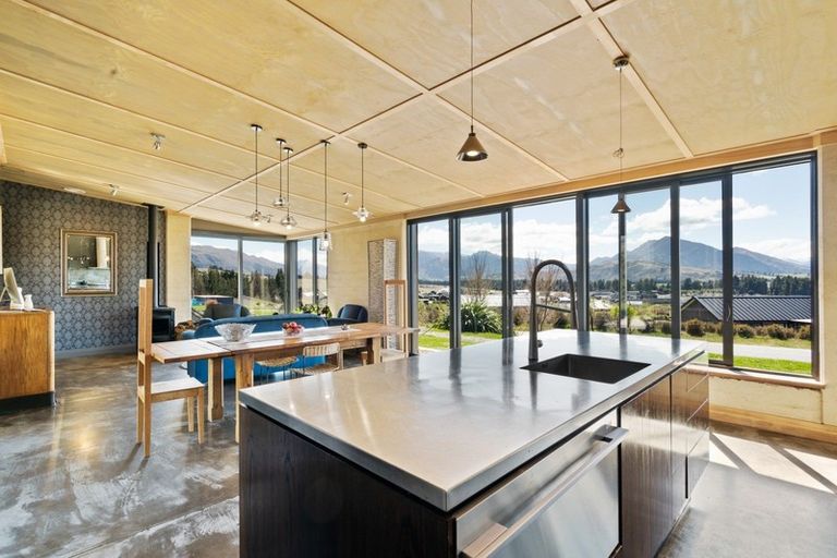 Photo of property in 7 Glenaray Crescent, Wanaka, 9305