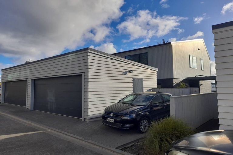 Photo of property in 3 Maureen Close, East Tamaki Heights, Auckland, 2016