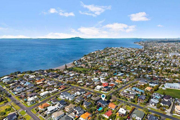 Photo of property in 12 Hyde Road, Rothesay Bay, Auckland, 0630