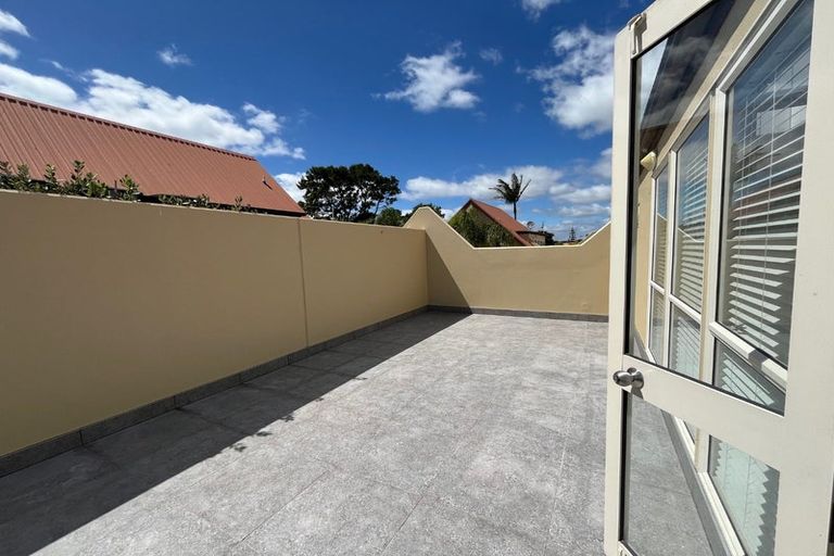 Photo of property in 6/137 Lakeside Drive, Orewa, 0931
