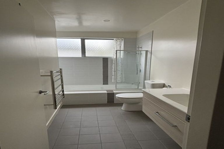 Photo of property in 12 Tiketike Way, Brooklyn, Wellington, 6021