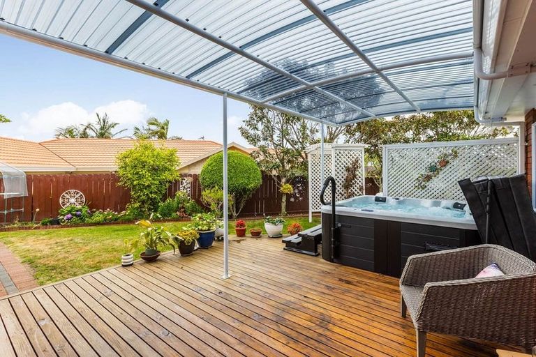 Photo of property in 15 Newinn Crescent, East Tamaki Heights, Auckland, 2016