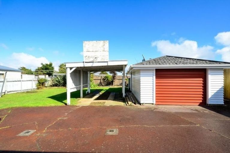 Photo of property in 420 Old Te Atatu Road, Te Atatu Peninsula, Auckland, 0610