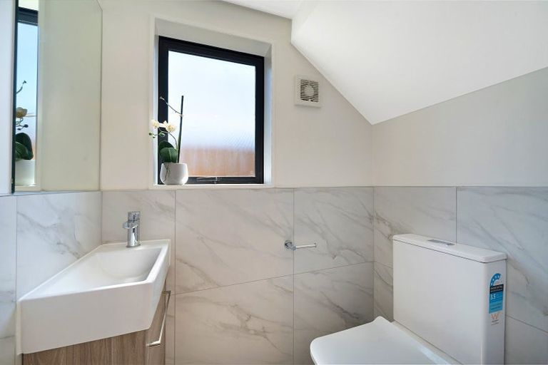 Photo of property in 2e Milich Terrace, Te Atatu South, Auckland, 0610