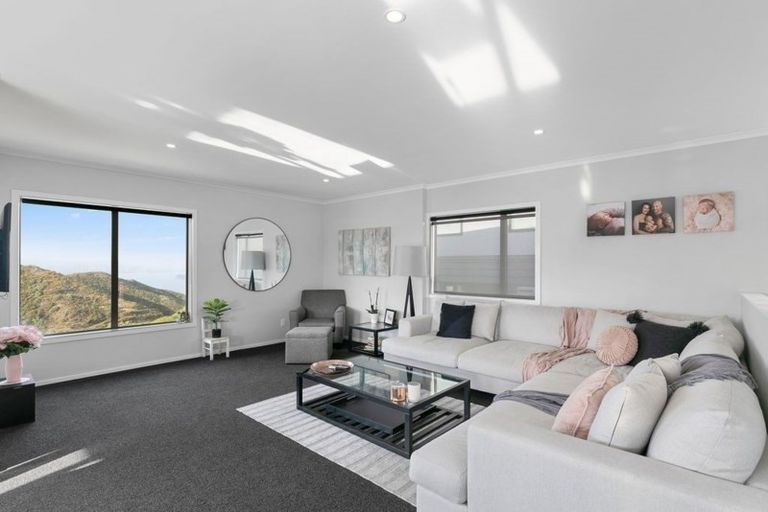 Photo of property in 36 Epic Way, Newlands, Wellington, 6037