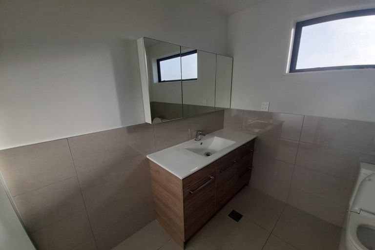 Photo of property in 3 Maureen Close, East Tamaki Heights, Auckland, 2016