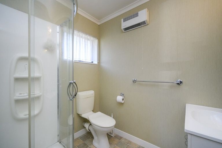 Photo of property in 8 Grange Place, Milson, Palmerston North, 4414