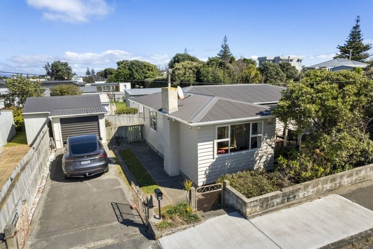 Photo of property in 4 Kowhai Street, Otaki Beach, Otaki, 5512