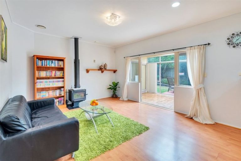 Photo of property in 38 San Valentino Drive, Henderson, Auckland, 0612
