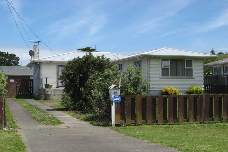 Photo of property in 35 Mckenzie Road, Mangere Bridge, Auckland, 2022
