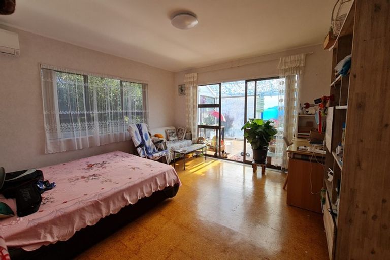 Photo of property in 1 Sunrise Lane, Te Atatu South, Auckland, 0610