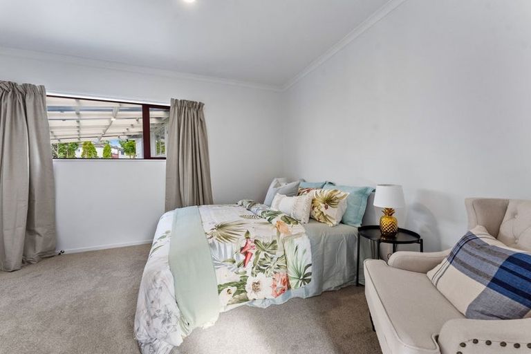 Photo of property in 7 Pureora Place, Clendon Park, Auckland, 2103