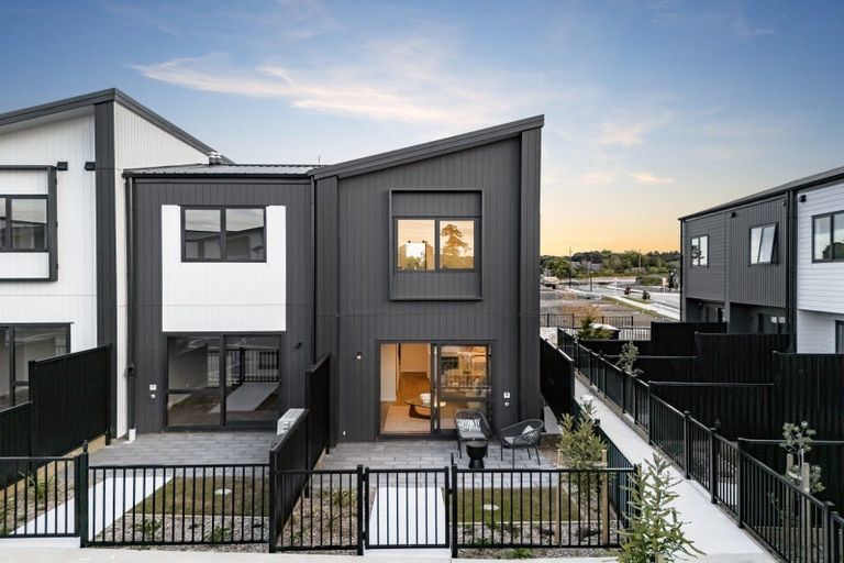 Photo of property in 1/4 Glenburn Road, Hobsonville, Auckland, 0616