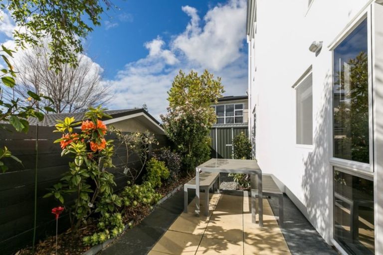 Photo of property in 3 Hikanui Drive, Havelock North, 4130