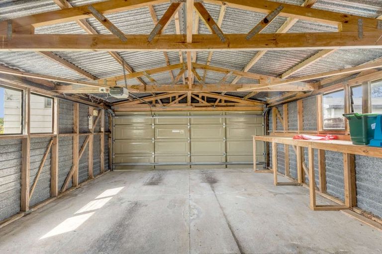 Photo of property in 114b Riversdale Drive, Merrilands, New Plymouth, 4312