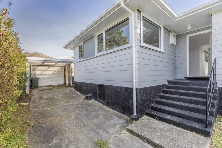 Photo of property in 35 Beauzami Crescent, Ascot Park, Porirua, 5024