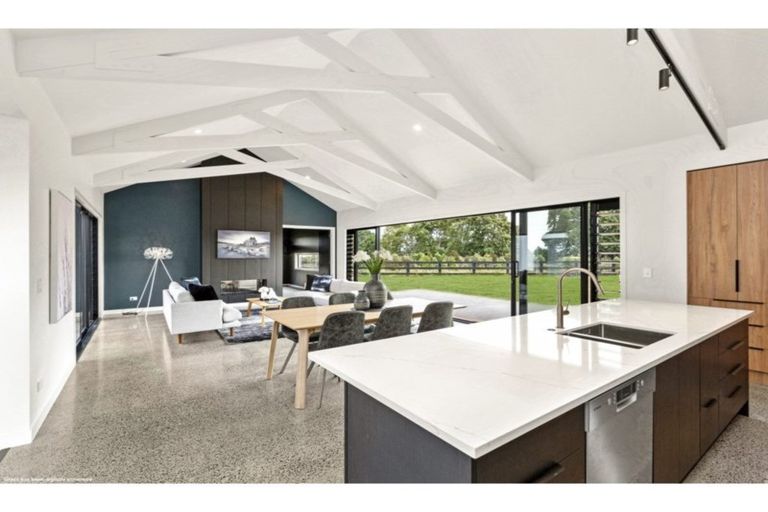 Photo of property in 35 Mike Smith Drive, Cambridge, 3434